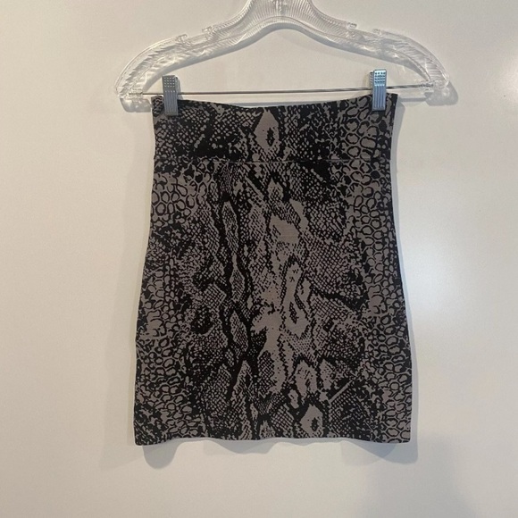 BCBGMaxAzria Animal Print Pavel Skirt Bodycon Bandage Mini Womens Small (1251) - Picture 2 of 4